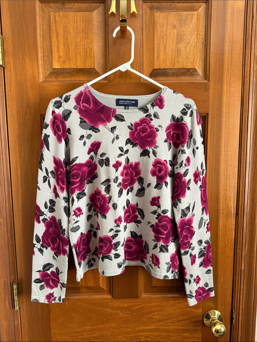 Jones New York Gray Crewneck Top with Fuchsia Rose Print